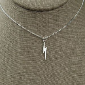 ⚡️ Awesome metallic Lightning bolt necklace in gold or silver